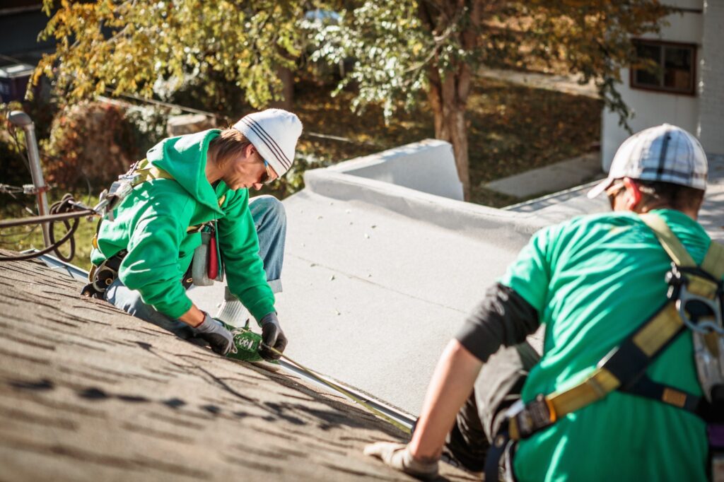 Roof Repair vs Replacement